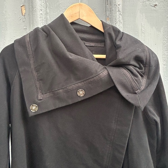 Lululemon black Savasana Wrap Sweater, size 6 - Picture 5 of 10